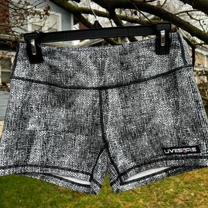 NWOT Livesore lifting MMA CrossFit yoga athletic Fire booty shorts M